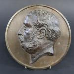 GODIN H. : Médaillon circulaire en métal représentant un portrait...