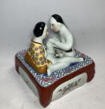 CHINE
Groupe en porcelaine représentant deux personnages à sujet érotique
H.: 16...