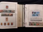 France, collection de timbres neufs et oblitérés dans trois albums...