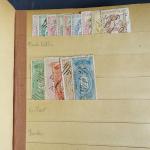 1 vieil album de timbres bien rempli avec des vignettes...