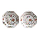 CHINE Compagnie des Indes
Paire d'assiettes octogonales en porcelaine à décor...