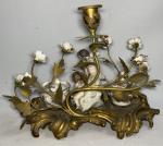 ENCRIER en bronze doré et porcelaine de Saxe représentant deux...
