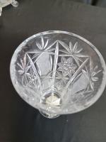 Lot en verre et cristal comprenant :
Coupe à fruits en verre...