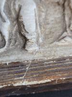 Ancien objet religieux en plâtre décor en relief, 28 cm...