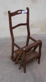 Chaise-escabeau incomplète en bois naturel (manque l'assise), à remonter.
