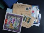 1 carton avec des albums + 1 boites de timbres...