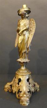 Base de candélabre d'autel en bronze patiné en forme d'ange...