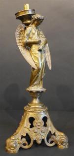 Base de candélabre d'autel en bronze patiné en forme d'ange...