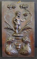 Panneau de style Renaissance en bois sculpté en bas-relief d'un...