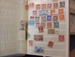 Dans un gros carton, vrac de timbres neufs et oblitérés,...