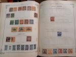 Dans un gros carton, ensemble de timbres de France et...