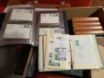 Dans 5 cartons, lot d'enveloppes 1er Jour, encarts, documents philatéliques,...