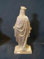 Réunion comprenant : 
- Statuette de la Sainte Vierge Miraculeuse,...