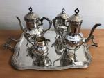 Service à thé café en métal argenté comprenant une théière,...