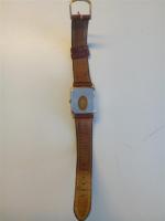 SEIKO - montre bracelet en acier, cadran carré, mouvement quartz,...