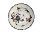 CHINE
Assiette ronde en porcelaine à décor polychrome de fleurs
XVIIIème
D.: 23...
