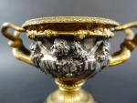 Vase dit de "Warwick" d'après l'antique en bronze doré et...