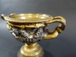 Vase dit de "Warwick" d'après l'antique en bronze doré et...