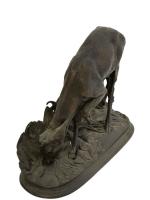 d'après Pierre-Jules MÈNE (1810-1879)
Cerf
Bronze patiné, signé
H.: 18 cm L.: 24...