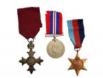 Royaume-Uni Lot de 3 décorations : Croix de l'Empire britannique,...