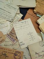 Lot de correspondance, papiers d'identité, un cahier manuscrit rempli à...