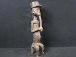 AFRIQUE-COTE D'IVOIRE. Statuette Baoulé en bois sculptée représentant un homme...