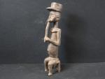 AFRIQUE-COTE D'IVOIRE. Statuette Baoulé en bois sculptée représentant un homme...
