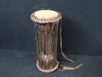 AFRIQUE-BURKINA FASO. Tam Tam en bois, cuir et fibres, avec...