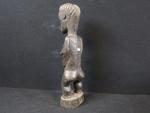 AFRIQUE-COTE D'VOIRE. Statue féminine en bois, Haut : 48 cm