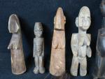 AFRIQUE. Lot de 10 statuettes en bois sculpté de différentes...