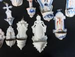 RELIGIOSA - Importante collection de bénitiers en faïence, porcelaine et...