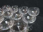 Treize important verres ballons en verre (hauteur : 18cm)
(usures légères)