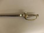 Épée d'Officier, modèle 1817 à ciselures. Fusée en corne. Monture...