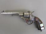 Revolver Lefaucheux, type 1858. Canon avec marquage. Plaquettes de crosse...