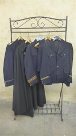 Lot d'uniformes de l'armée de l'air : vareuses, gilets, pantalon, habit,...