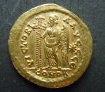 MARCIEN (450-457). Solidus. Constantinople. Buste casqué et cuirassé de f....