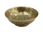 SEVRES
Coupe ronde en céramique à décor vert et or, marque...