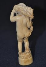 Désiré MANCEAU (1841-1920)
Allégorie de l'automne
Sujet en ivoire sculpté, signé.
Dieppe, vers...