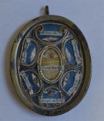 RELIQUAIRE ovale contenant les reliques de différents saints
XIXème
6.5 x 5.5...