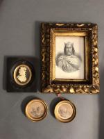 Ensemble comprenant: deux gravures rondes miniatures XIXe siècle, un buste...