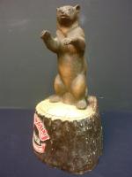 GRIZZLY BEER - Figurine publicitaire formant porte-bouteille en résine à...