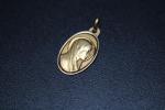 Médaille à l'effigie de la Vierge marquée CP - 1,2...