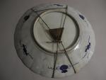 JAPON - PLAT en porcelaine d'Imari. Epoque XIXème siècle. D....