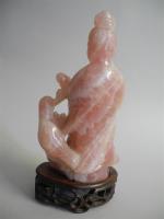 CHINE - GUANYIN en quartz rose. Epoque XXème siècle. H...