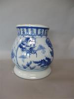 CHINE - TABOURET en porcelaine bleu blanc, à décor de...