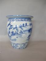 CHINE - VASQUE en porcelaine bleu blanc, à décor de...