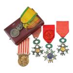 France Lot de 5 décorations : 3 Légion d'honneur (dans...