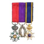 France Lot de 3 décorations miniatures : Légion d'honneur, Palmes...