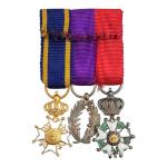 France Lot de 3 décorations miniatures : Légion d'honneur, Palmes...