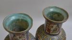 CHINE Canton
Paire de vases en porcelaine à décor polychrome de...